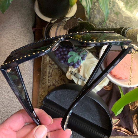 🔥SALE🔥Authentic MOSCHINO 99 Shield studs sunglasses - Picture 4 of 10